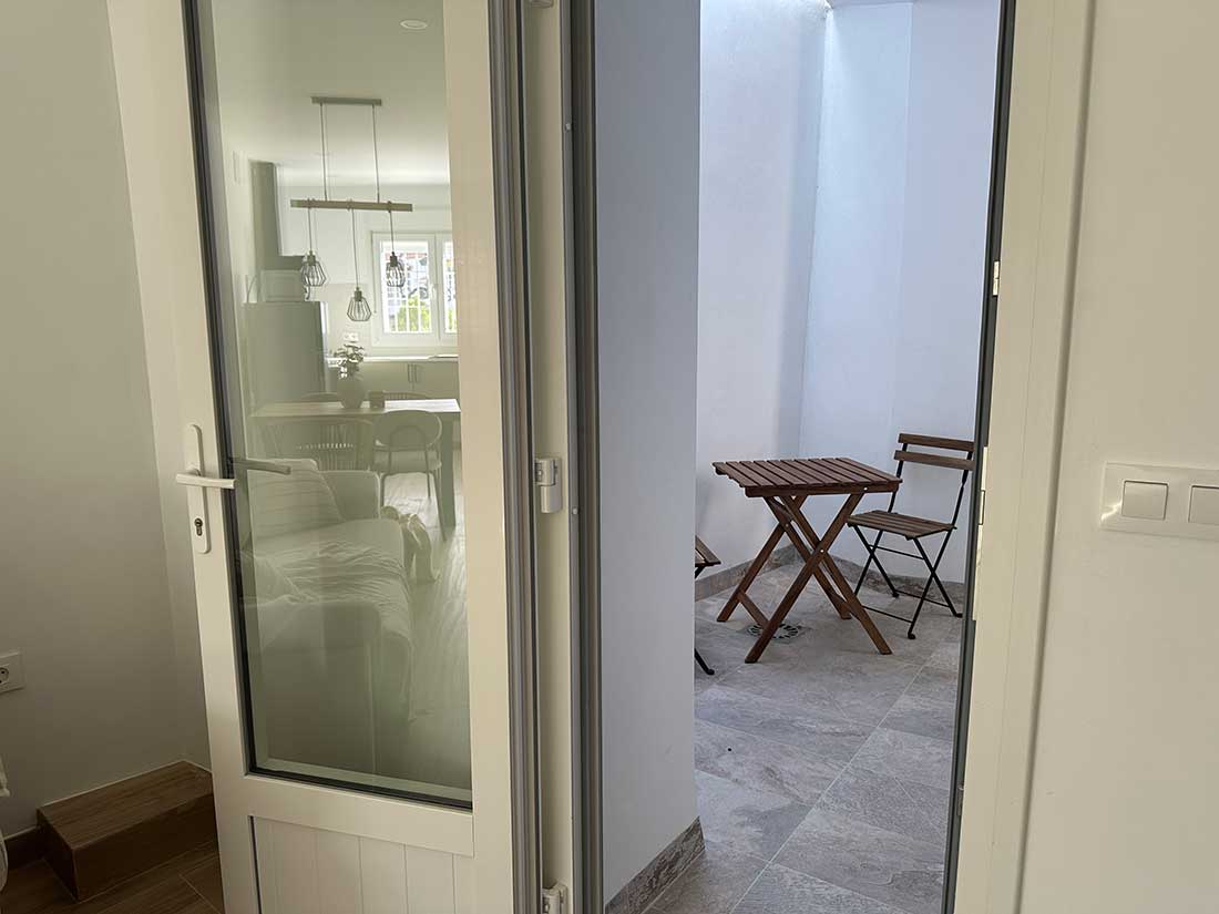 10patio.jpg